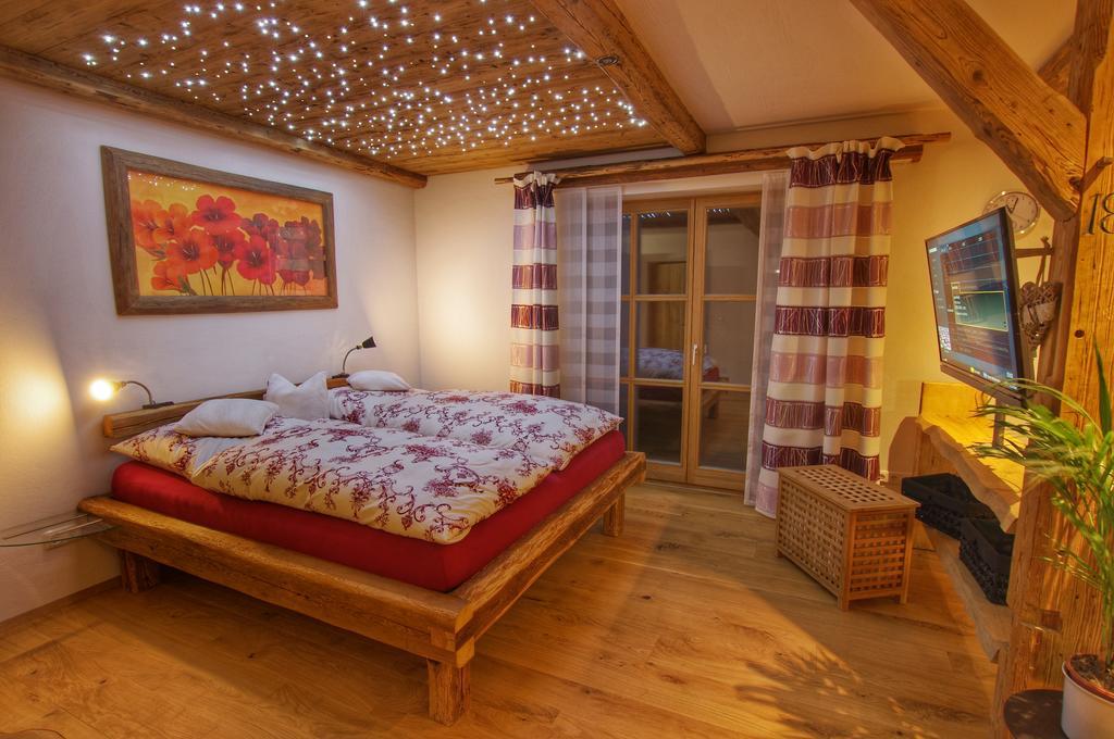 Апартаменты Holzhaus Lugerhof Родинг Экстерьер фото
